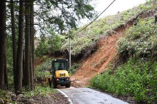 岡山県に「記録的短時間大雨情報」　高梁市の県道で土砂崩れ