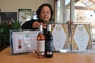 真庭市のひるぜんワイン　２種がコンテストで最高賞