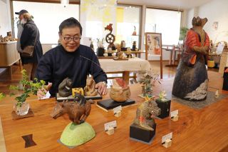 ユニーク一点物で魅了　津山で「但馬木彫」作品展