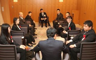 「仁科賞」岡山県内大学院生４人に授与　理工系研究で優れた成果