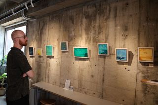 多彩な瀬戸内海の表情描く　玉野で英出身の油絵画家作品展