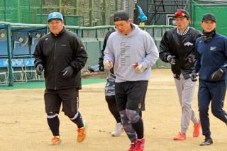 中村剛也「日本一になりたい」　西武、栗山や炭谷も練習公開