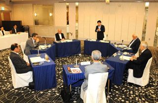 若者、女性の県内定着を　知事と経済６団体トップが戦略会議