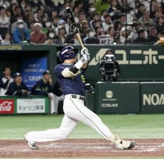 巨６―５ヤ（１日）　村上、岡本が初本塁打の２ラン