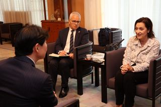 ギリシャ駐日大使が岡山県知事訪問　交流促進を