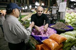 【イラン情勢】イラン経済危機、市民直撃　物価高に失業、打開策なし