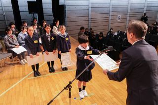 小中高４６人・団体表彰 おかやま新聞コンクール　２０校に学校賞