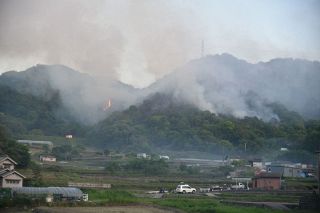 福山で山林火災 消火のめど立たず　けが人や建物被害なし