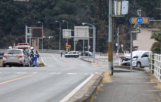 軽ワゴン車と乗用車が衝突 １人死亡、２人重軽傷　真庭市落合垂水の国道３１３号