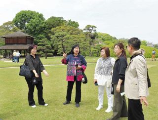 タイ直行便誘致へ 岡山の魅力ＰＲ　官民組織企画 ４社が後楽園を視察