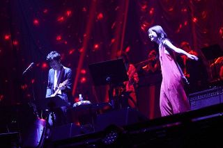 56歳・森高千里、『テレ東音楽祭』にミニスカロングブーツで歌唱