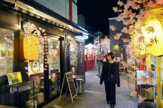 魅惑ひしめく屋台村、街にぎわい生む　青森・八戸の新名所「みろく横丁」