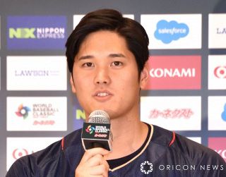 オープン戦初出場の大谷翔平、ユニフォーム姿で“爽やかスマイル”　ファンはもん絶「かっこよー！」「とてもハンサム」