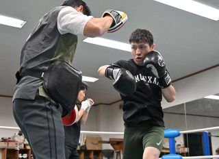 ボクシングＷＢＡ前王者ユーリ阿久井 王座返り咲きへ練習本格化　転級も視野に「より強くなった姿見せる」