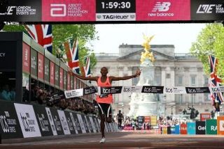 マラソン男子で初の２時間切り　サウェが１時間５９分３０秒