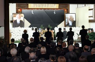 希代のアーティストをしのぶ　美術家・高橋秀さん 岡山でお別れの会　