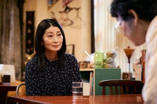 日テレ・岩田絵里奈アナがゴミ箱から“ひょっこり” 衝撃のコスプレ