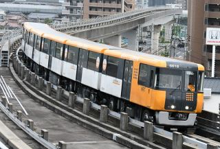 アストラムライン 初代車両と別れ　広島 ラストランをファンら見送る