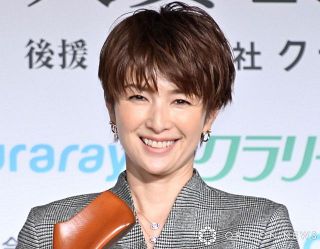 吉瀬美智子、11歳長女に反響　“進撃コーデ”でポーズ「完璧、モデルさんですね」「お嬢かっこいいです」