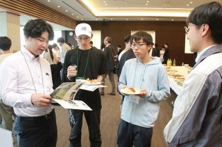 岡山での就職に関心を　魅力発見カフェで交流　学生と若手社員ら