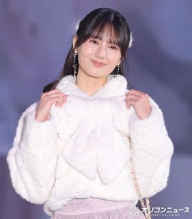 【ガルアワ】日向坂46・小坂菜緒、甘さあふれる“ふわふわ”コーデで会場を虜に