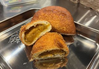 老舗店のルー使った塩カレーパン　ボートレース児島で１７日発売