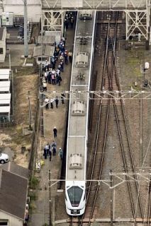 時速５０キロで駅構内に進入か　東武線特急４人死亡事故