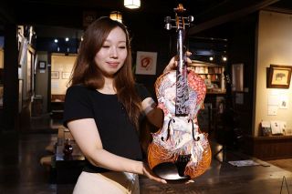 バイオリンアートなど多彩な絵画や彫刻　鏡野・奥津地域中心に芸術祭 １１月２９日まで