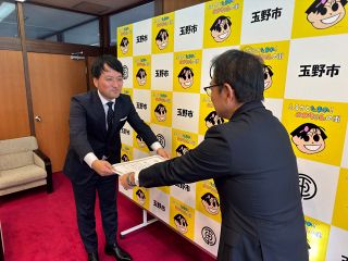 ６００万円寄付で玉野市が感謝状　チャリ・ロトへ贈る