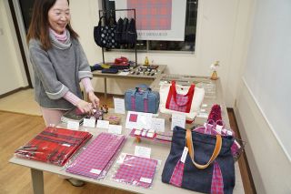 「倉敷タータン」初の直営店開業　衣料雑貨 デニムや白壁ちなむ格子柄