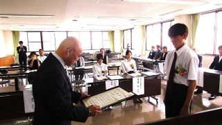 中学生３人の善行に白梅賞　笠岡市の富士崎さん、今泉さん、久川さん