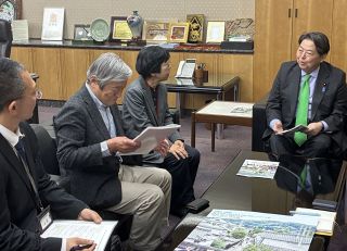 関係人口の創出に意欲　「蔵のある街」監督ら総務省訪問