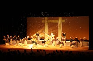 菊水流剣詩舞道 倉敷で発表会　３００人 力強い演舞で亡き家元しのぶ