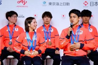 帰国のりくりゅう「走り抜けた」　ミラノ五輪メダリスト会見