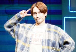 櫻坂46山川宇衣、人生初ファッション誌撮影 さくら色の夏服で透明感