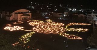 子の成長願う炎の地上絵　備前・三石の住民団体 灯籠で表現