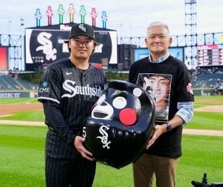 村上に「くまモンだるま」を贈呈　大リーグ、ホワイトソックス