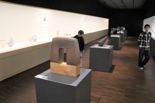 特別展「セラミック・レゾナンス」備前市美術館で開幕　現代陶芸家の意欲作１２０点が共鳴