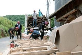 熊本地震、ボランティア本格化へ　被災１１市町にセンター