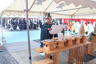 無病息災や家内安全祈る　岡山・奈義の滝神社で３３年ぶり式年開帳大祭