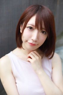 中島健人『遊戯王』激レアカード片手にウインク パリの名所背景に大
