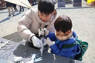 鉄アート体験楽しむ　玉野 企業イベントスペースで催し