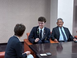 「笠岡　とてもリラックス」　ＮＺ留学生、市長表敬訪問