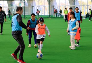 家族連れらデフサッカーを体験 ファジアーノ 岡山でイベント