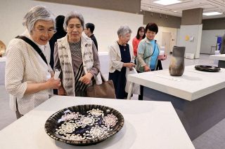 技と感性溶け合う優品　日本伝統工芸中国展 岡山で開幕