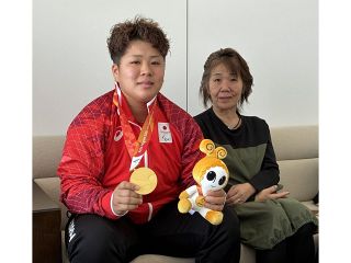 アジアパラ陸上砲丸投げの堀　本社訪れ、アジア新Ｖの快挙報告　