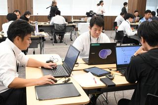 サイバー犯罪防げ　岡山県警でコンテスト　警察官ら９０人が知識、技能競う