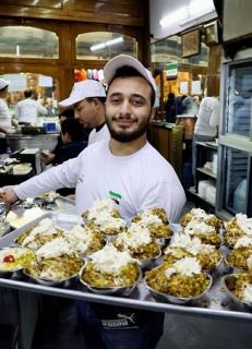 創業１８９５年、「自由の味」をかみしめて　シリア首都アイス店、政権崩壊翌日は大混雑