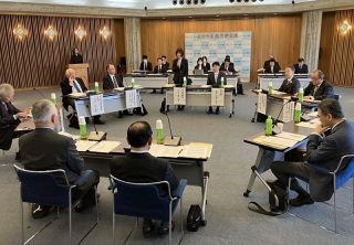 春闘賃上げへ 岡山版の政労使会議　環境整備で連携 「共同宣言」採択