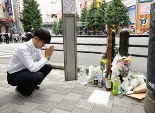 秋葉原殺傷犠牲者悼み、現場に花　７人死亡、無差別事件発生１７年